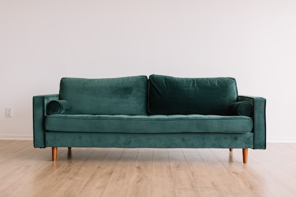 Enchères mobilier et décoration Lyon Isère — meubles, canapés, tables — Affaires Enchères